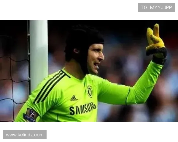 切赫退役后重返冰球赛场期待阿森纳夺冠并有意未来执教